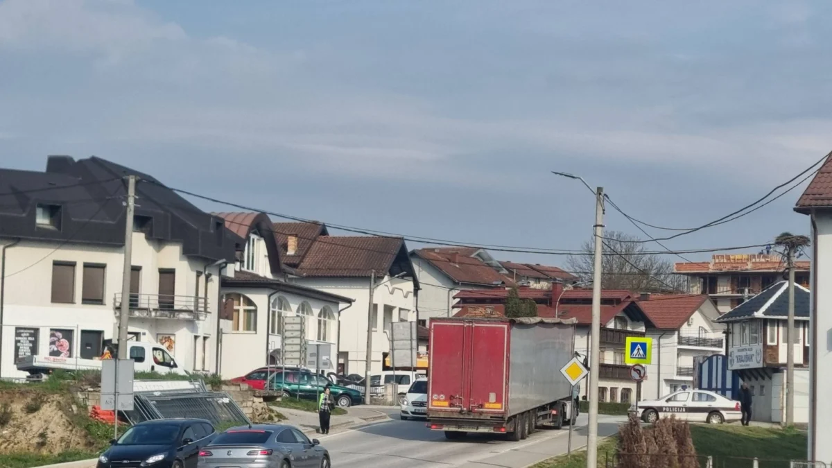 Uprkos protestima: Granični prijelaz Maljevac – Velika Kladuša otvoren za teretni saobraćaj