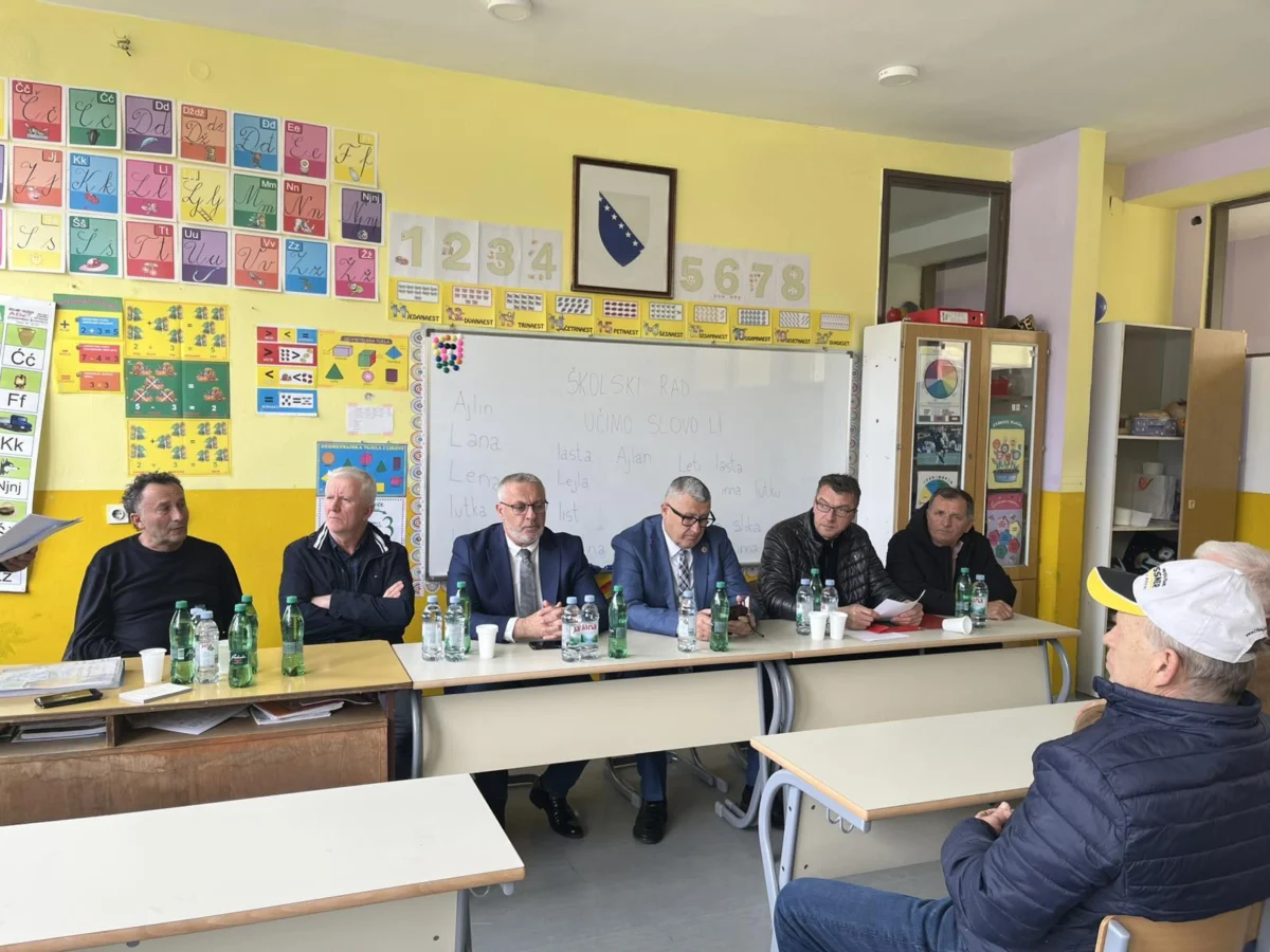 Održan sastanak u MZ Šumatac: Pokrenuta inicijativa za rekonstrukciju puta Donji Purići – Šumatac