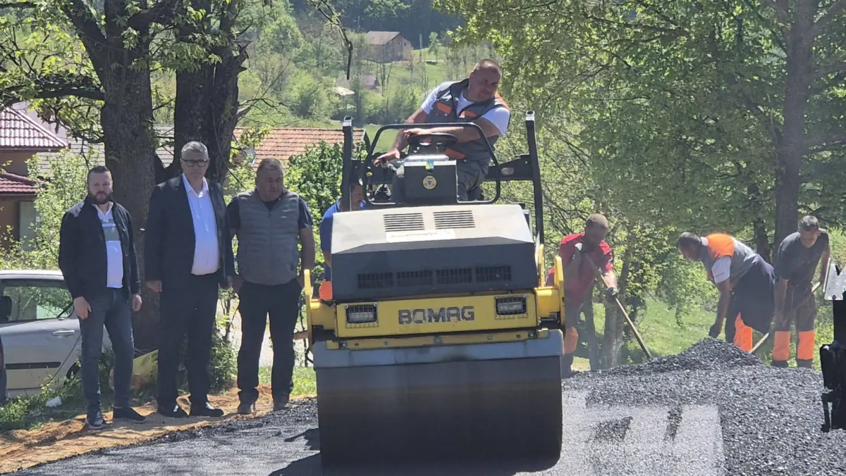 Asfaltirana putna dionica Orčeva Luka – Šakani u MZ Podzvizd