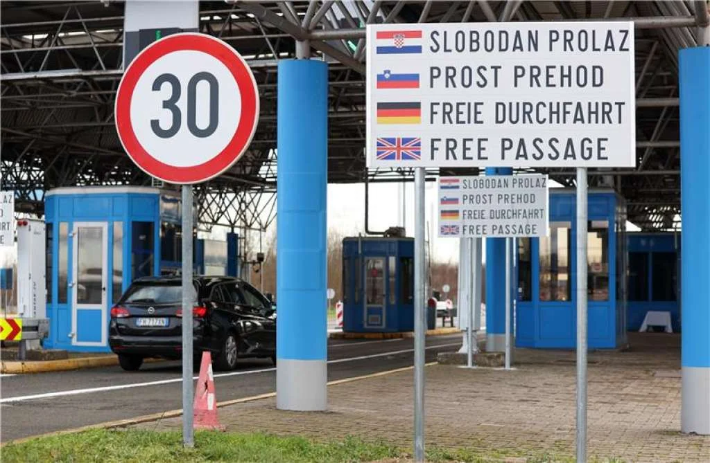 MUP RH: Prestaje pečatiranje pasoša, prelazak granice evidentira se digitalno