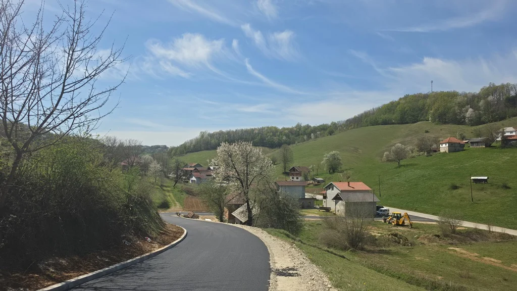 Počela građevinska sezona: Nastavljeni radovi na putnoj infrastrukturi na području općine Velika Kladuša