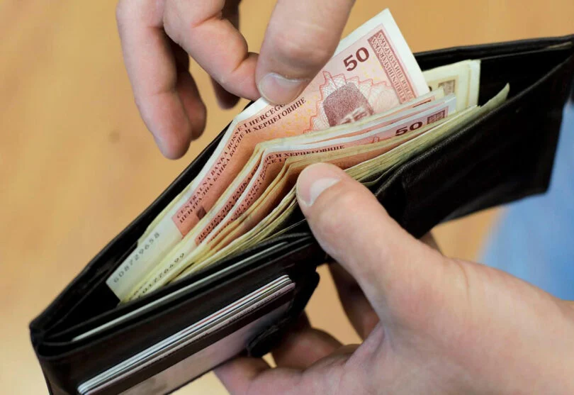 U februaru u FBiH prosječna neto plata iznosila 1.643 KM