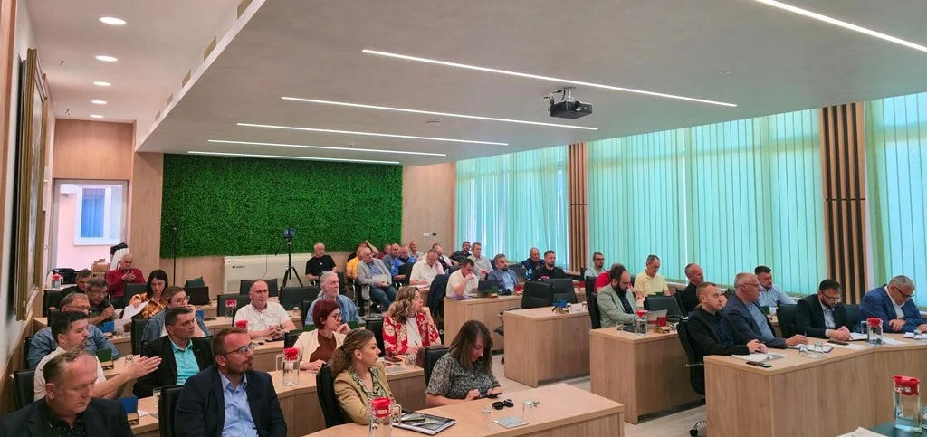 Tematska sjednica Općinskog vijeća Velike Kladuše na temu „Stanje i mjere za rješavanje problema napuštenih pasa na području Velike Kladuše“ (25.05.2026)
