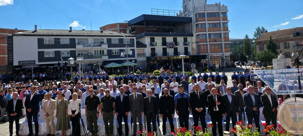 U Velikoj Kladuši svečanim programom završeno obilježavanje Dana policije USK
