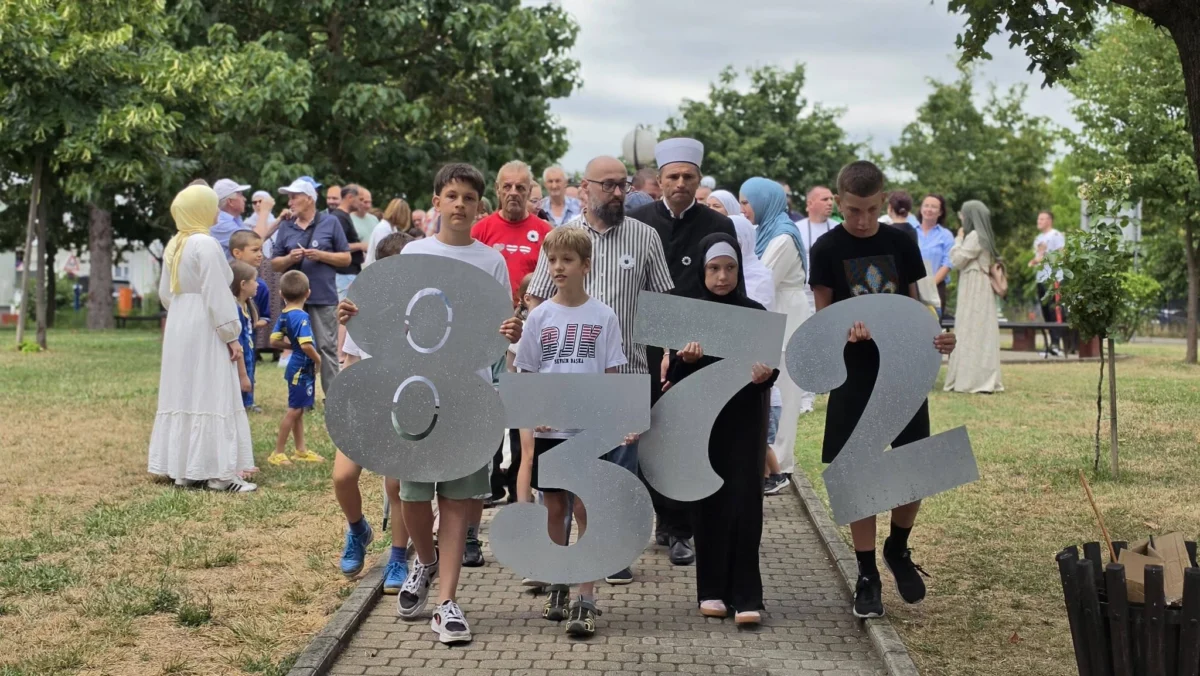 Velika Kladuša: Mirnom šetnjom obilježena 31. godišnjica genocida u Srebrenici
