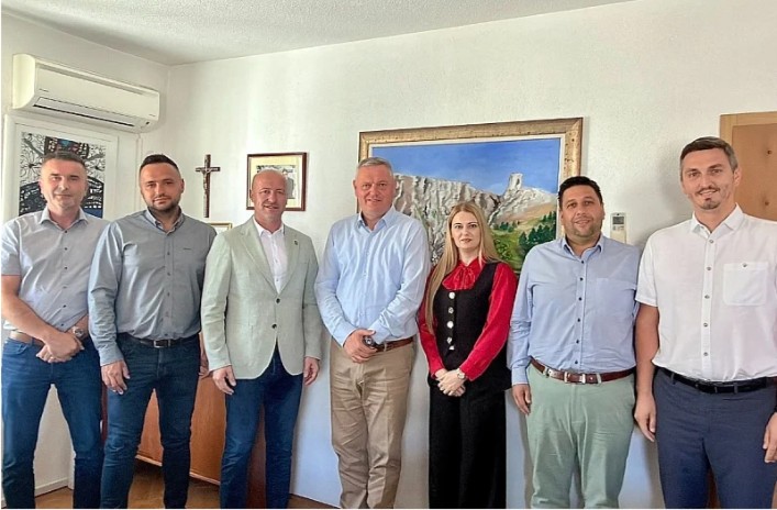 Sastanak predstavnika USK i Kantona 10: Pokrenuta inicijativa za izgradnju brze ceste Bihać – Livno
