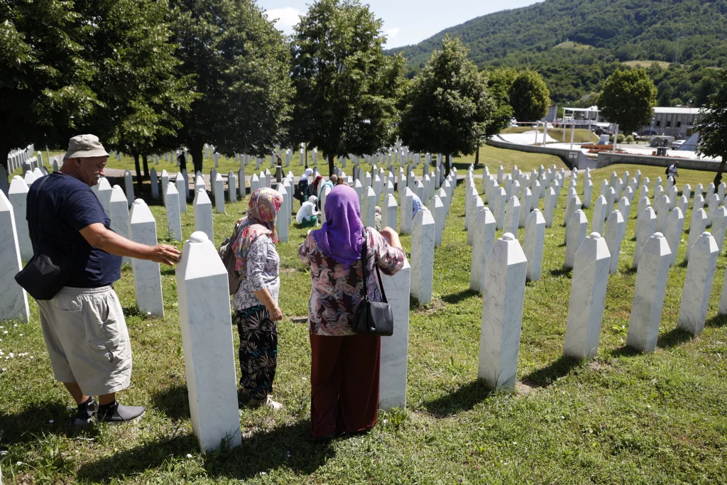 U Potočarima sve spremno za kolektivnu dženazu i ukop deset žrtava genocida