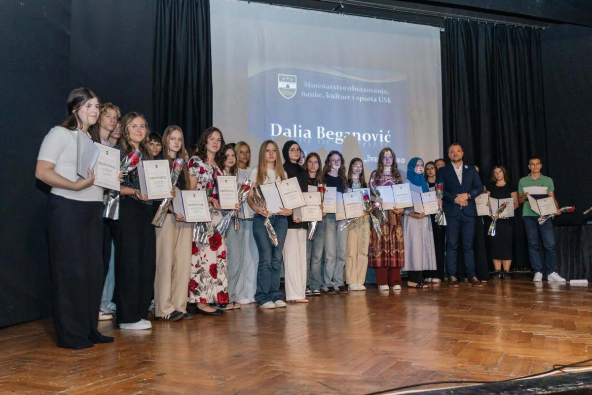Najbolji učenici i studenti u USK nagrađeni za ostvarene rezultate