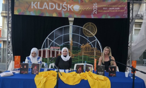 U okviru “Kladuškog ljeta 2026” održana promocija knjiga i predavanje Razije Čolaković