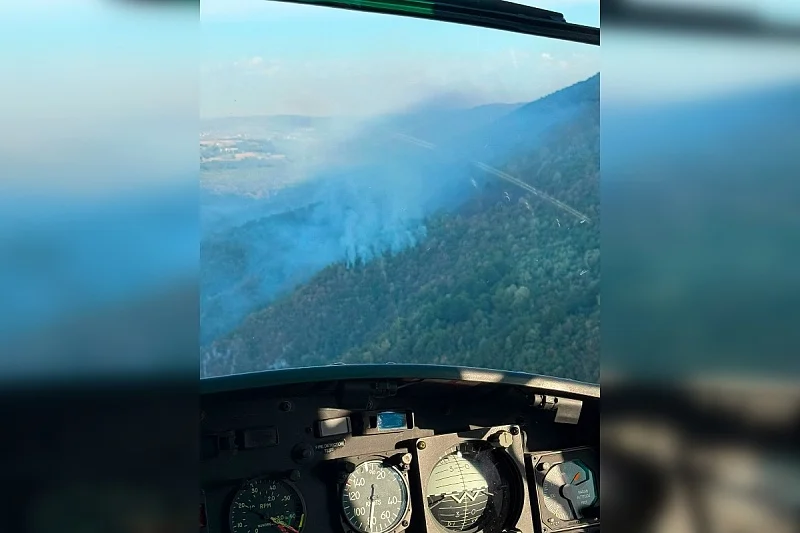 OS BiH na terenu: Helikopter gasi požar u Cazinu, vojska angažovana i u Nevesinju