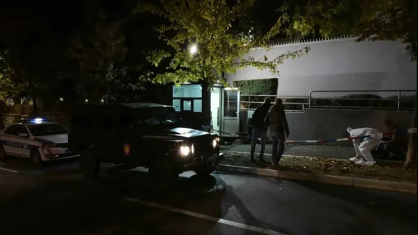 Drama ispred ambasade Izraela u Beogradu: Policajac ubio maloljetnika